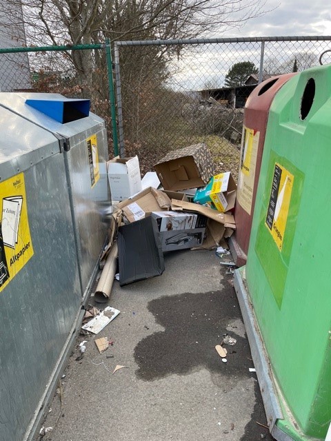 Grossansicht in neuem Fenster: Müllablagerungen Markt Buch Bild 1